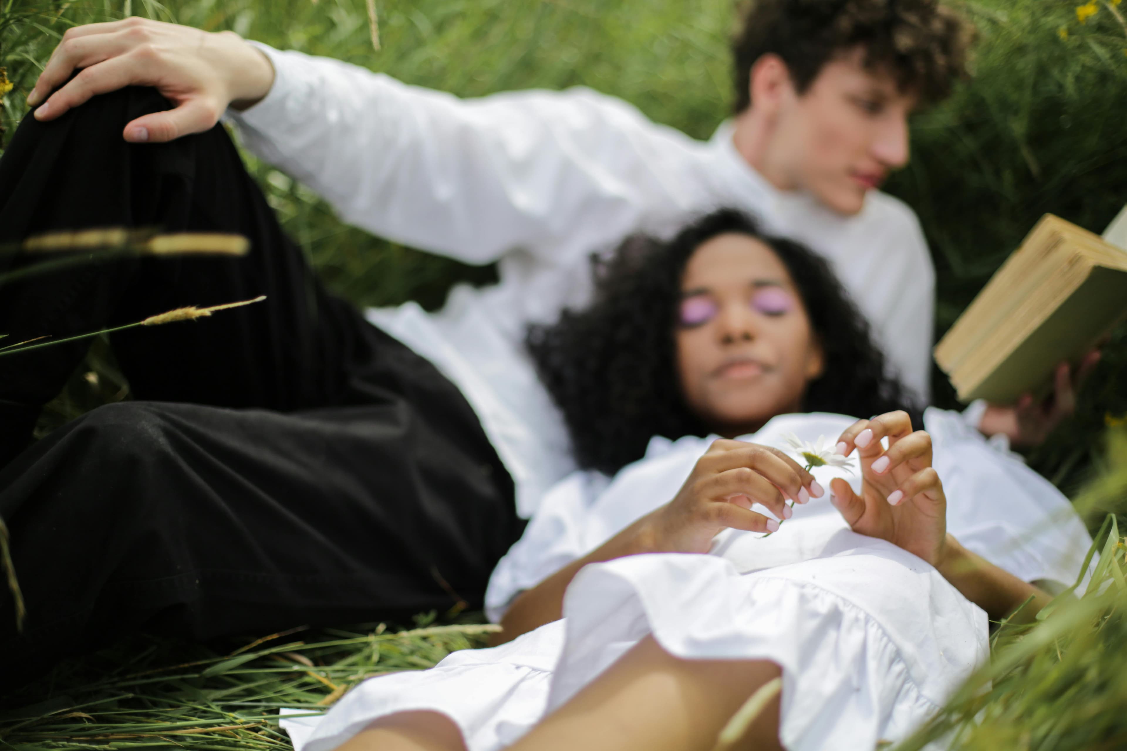 Dreams and Dialogues: Neptune-Mercury Synastry in Relationships