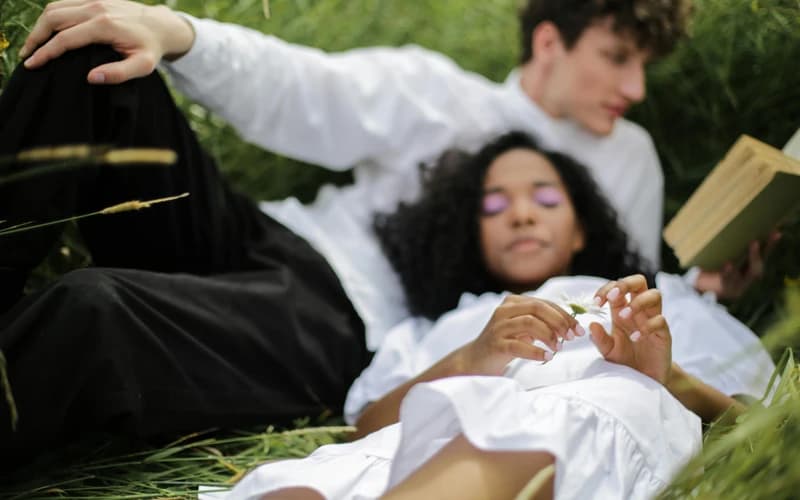 Dreams and Dialogues: Neptune-Mercury Synastry in Relationships